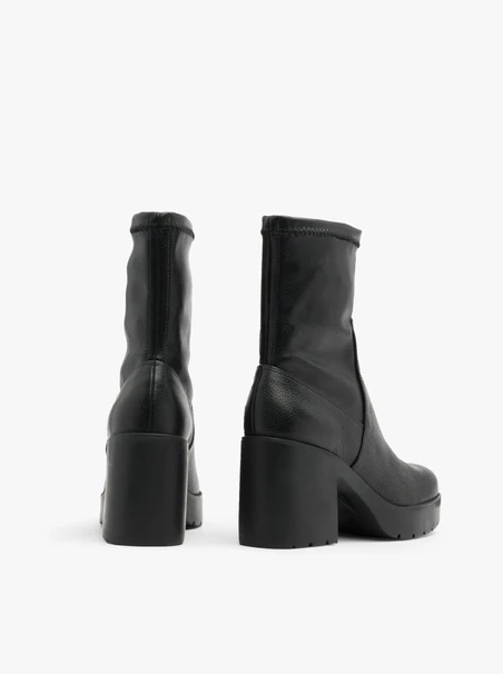 Schwarze Stiefel mit elastischem Schaft