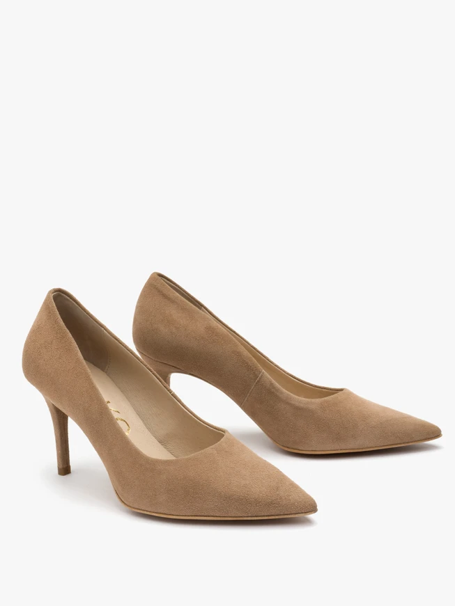 Beigefarbene Stiletto-Pumps aus Velours