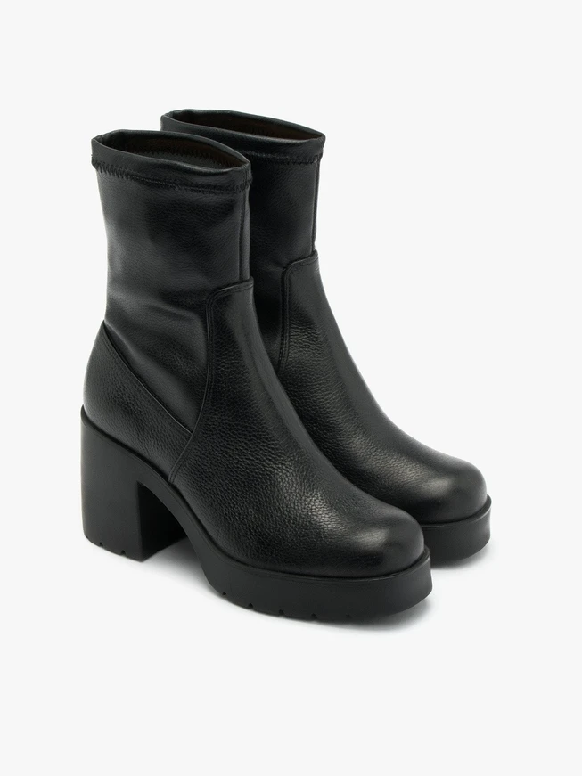 Schwarze Stiefel mit elastischem Schaft