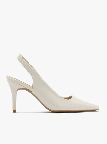 Lakierowane kremowe czółenka typu slingback