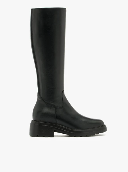 Schwarze klobige Stiefel
