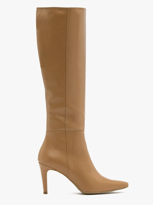 Beigefarbene Stiefel mit Stiletto-Absatz