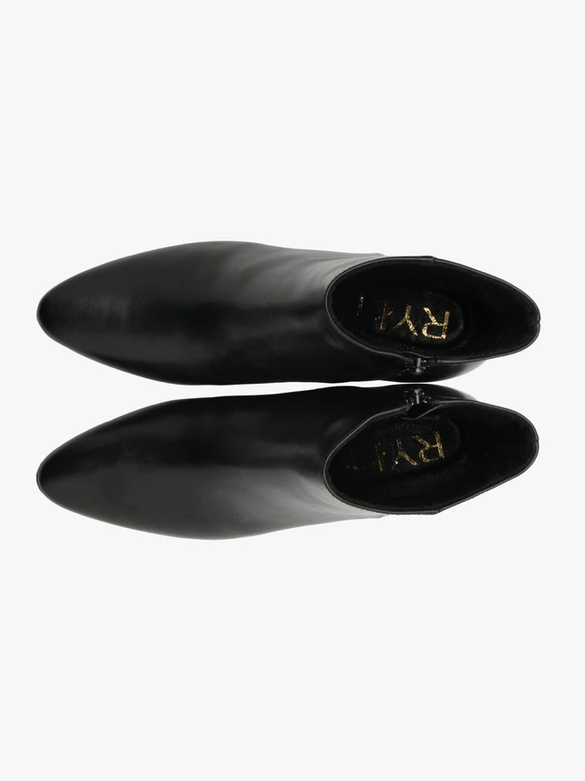 Schwarzer Stiletto-Stiefel