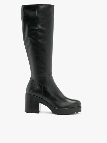 Schwarze Stiefel mit hohem Absatz