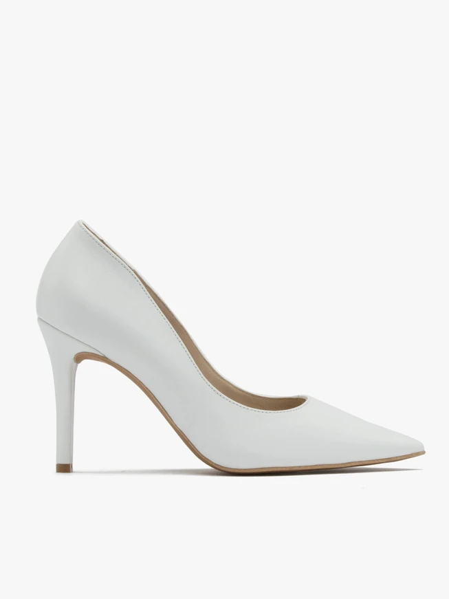 Weiße hochhackige Pumps
