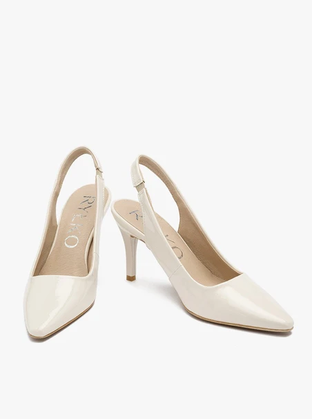 Lakierowane kremowe czółenka typu slingback