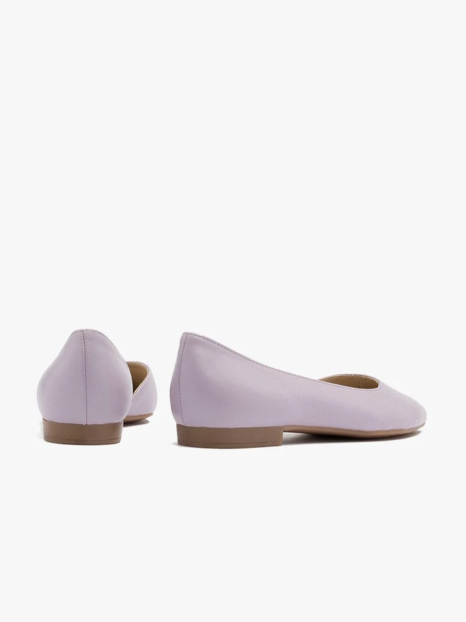 Fliederfarbene Ballerinas mit verschönertem Schaft