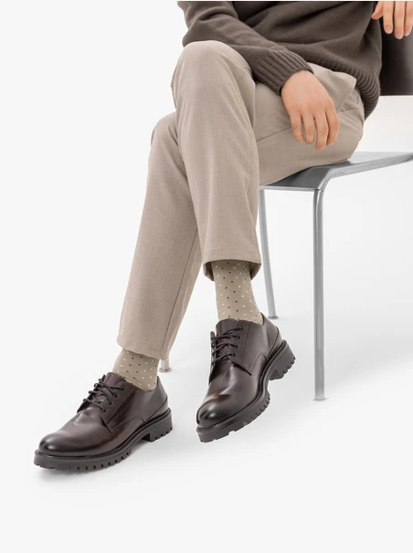 Beige men’s socks with dots