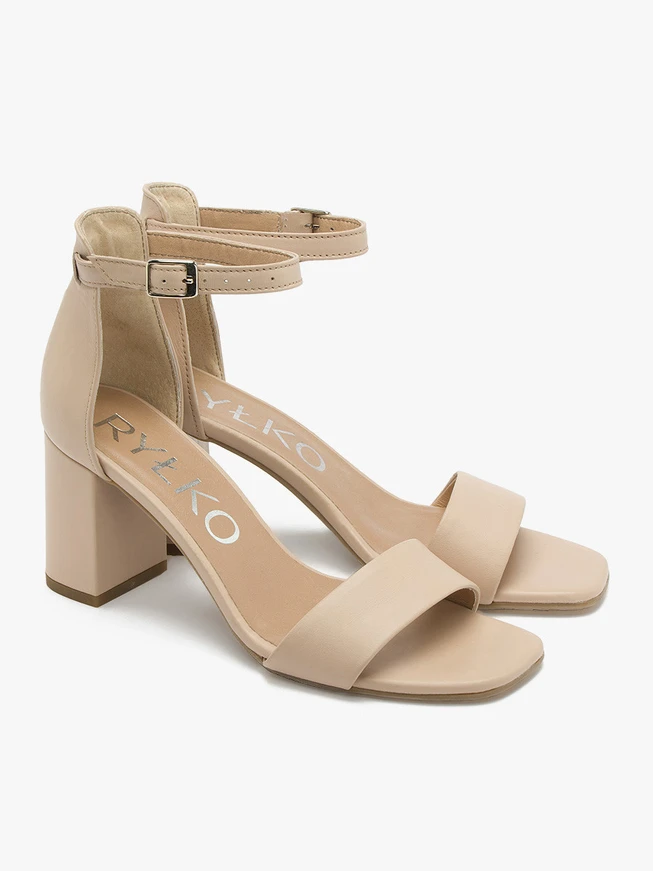 Beigefarbene Stiletto-Sandalen