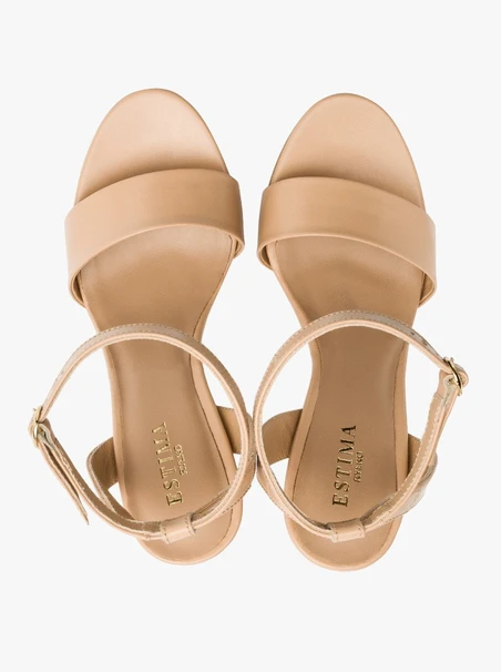 Beigefarbene hohe Stiletto-Sandalen