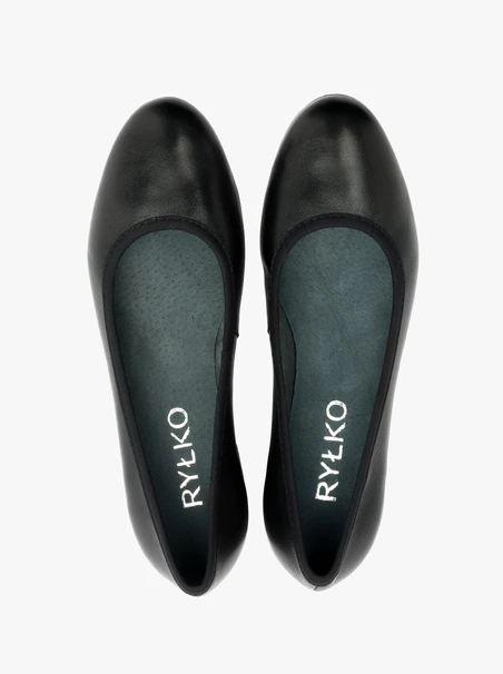 Schwarze niedrighackige Pumps