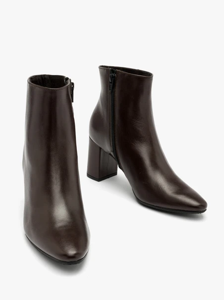 Dunkelbraune Stiletto-Stiefel