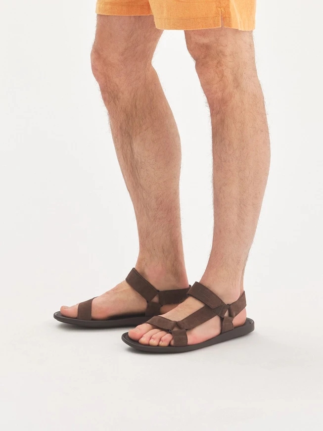 Graubraune Herren-Sandalen aus Velours