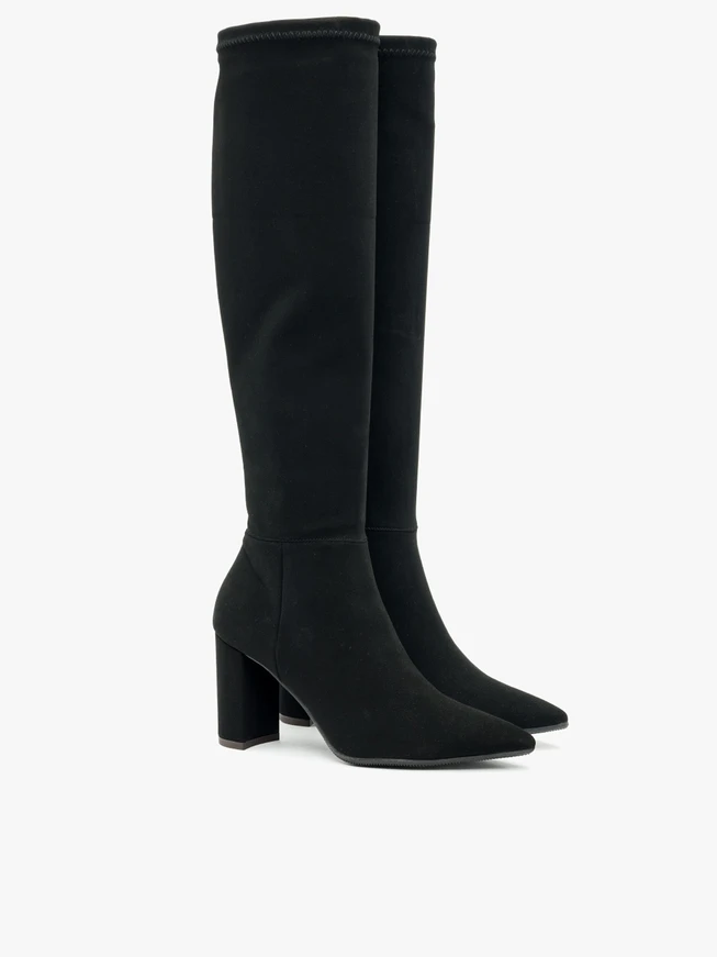 Black knee boots with stretch shaft