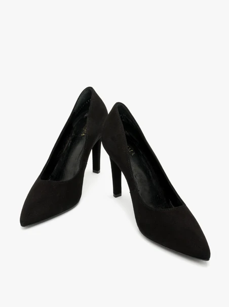 Schwarze hochhackige Pumps