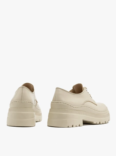 Cremefarbene Halbschuhe für Frauen