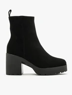 Schwarze Stiefel mit hohem Absatz