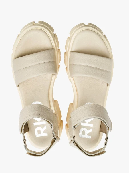 Cremefarbene Sandalen mit leichter Sohle