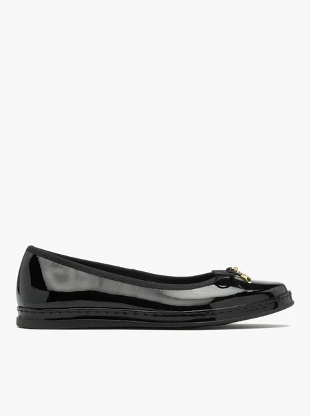 Patent ballerinas with bow
