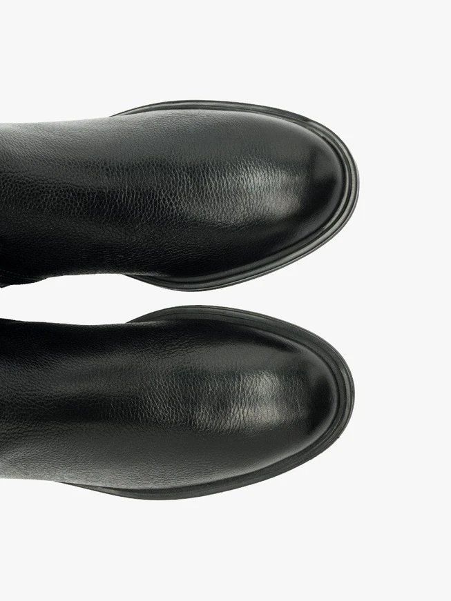 Schwarze Stiefel mit elastischem Schaft