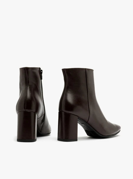 Dunkelbraune Stiletto-Stiefel