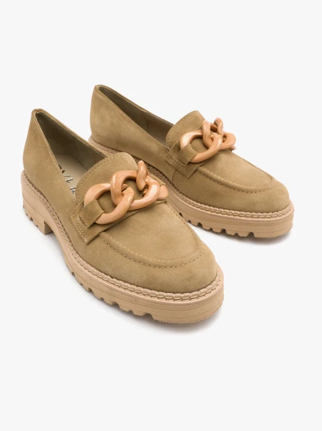 Olive Mokassins mit Kette
