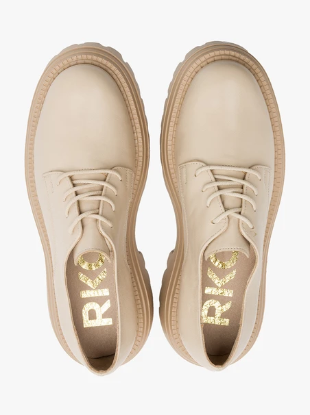 Cremefarbene Halbschuhe auf leichter Sohle