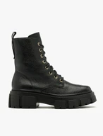 Schwarze Baggerstiefel mit leichtem Boden
