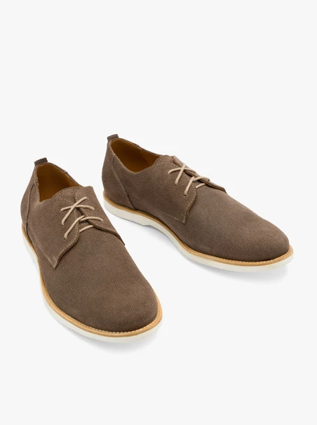 Braune Halbschuhe mit dekorativem Schaft