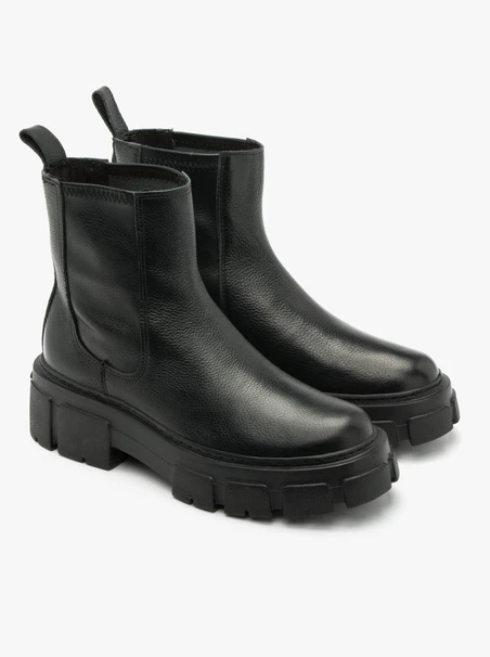 Schwarze Hausschuhe mit klobiger Sohle