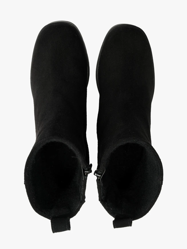 Schwarze Stiefel mit hohem Absatz