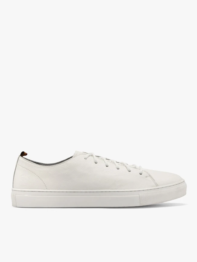 Weiße Sportschuhe