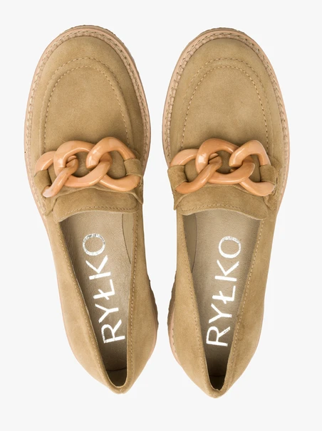 Olive Mokassins mit Kette