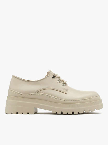Cremefarbene Halbschuhe für Frauen