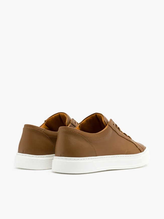Braune halbe Sportschuhe