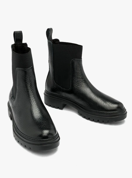 Schwarze Slingbacks mit elastischen Gummibändern