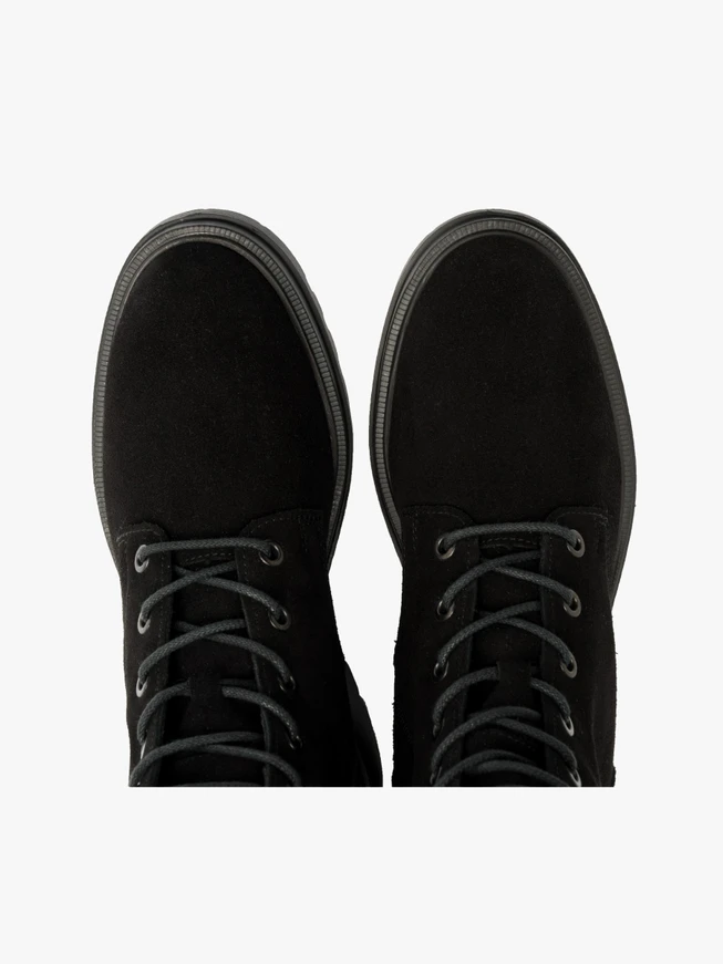 Schwarze Veloursstiefel