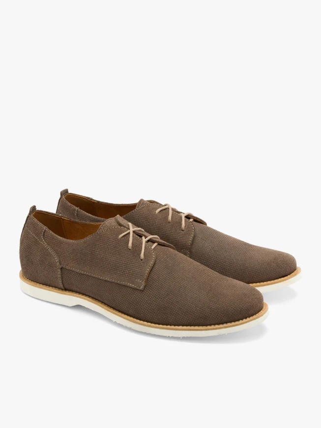Braune Halbschuhe mit dekorativem Schaft