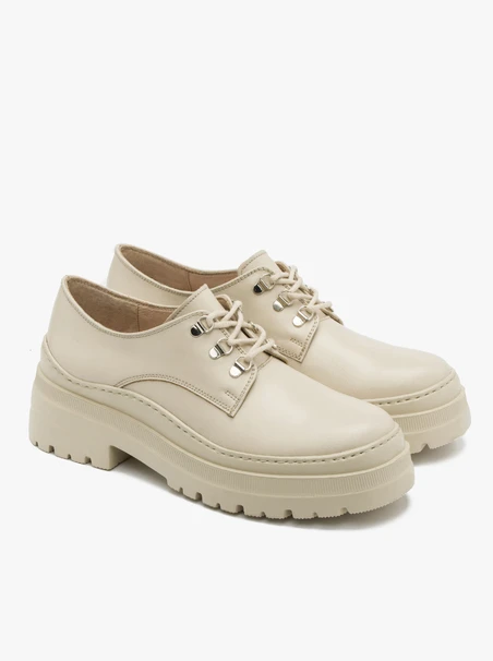 Cremefarbene Halbschuhe für Frauen