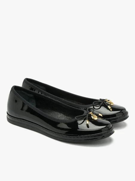 Patent ballerinas with bow