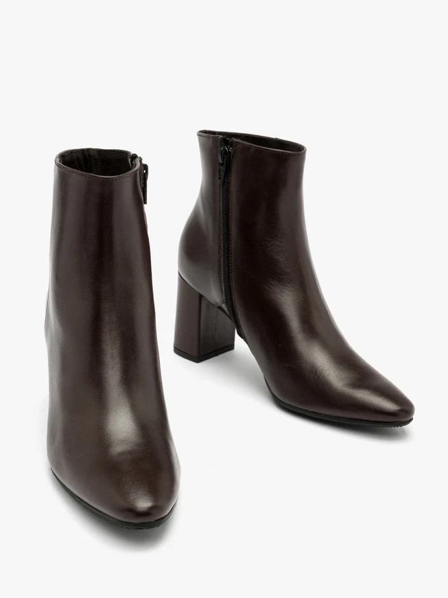 Dunkelbraune Stiletto-Stiefel