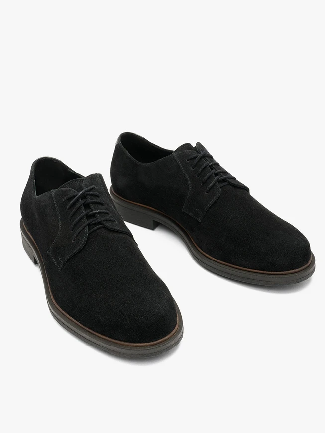 Schwarze Schnürhalbschuhe