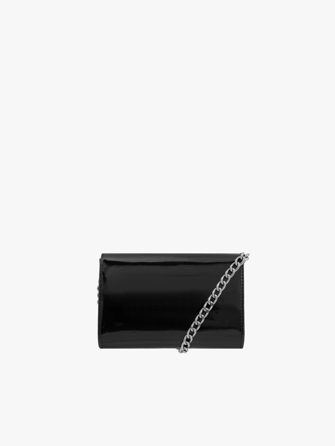 Schwarz lackierte Handtasche mit Kette