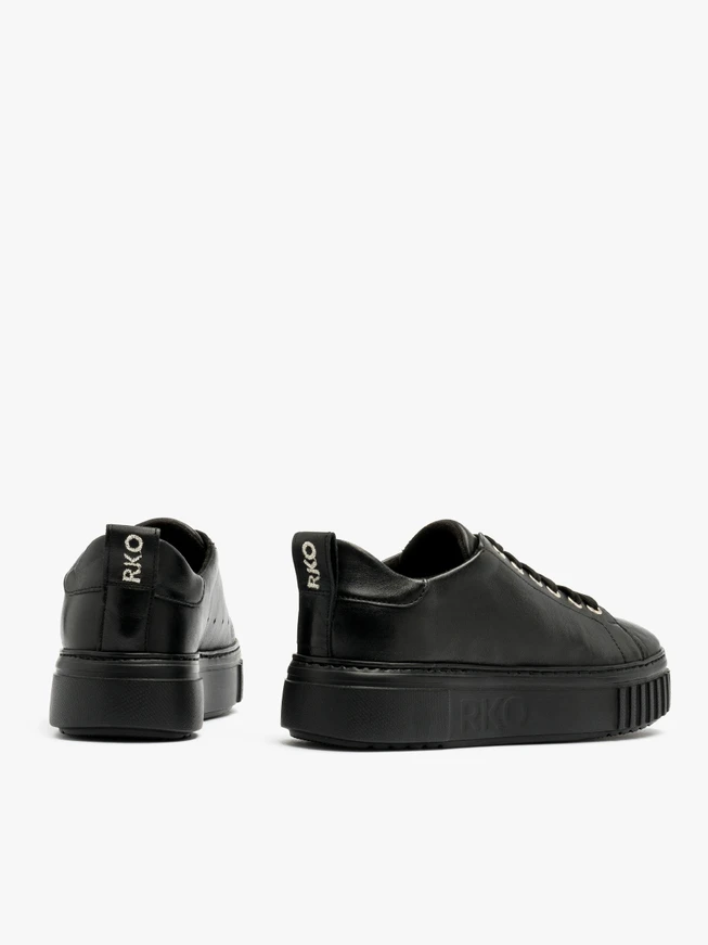 BLACK SHOES WITH LIGHTWEIGHT SOLE