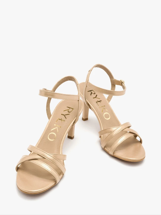 Goldfarbene Stiletto-Sandalen