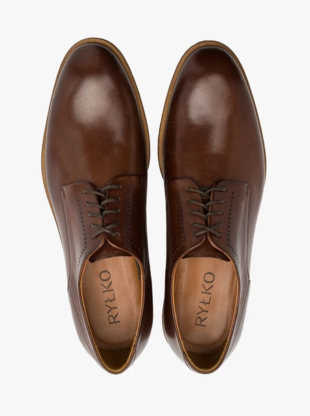 Braune Halbschuhe mit dekorativem Schaft