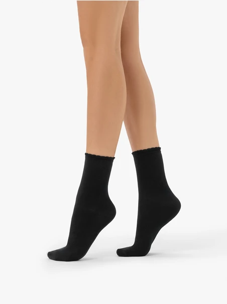 Schwarze Baumwollsocken mit Rüschen