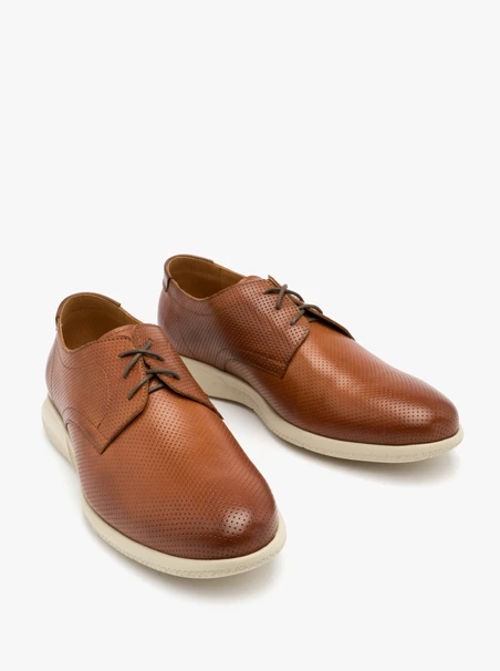 Braune Halbschuhe mit perforiertem Schaft