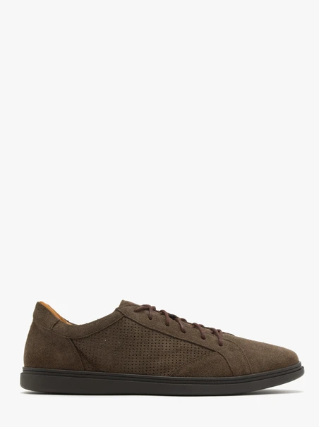 Braune Halbschuhe mit Perforationen auf dem Schaft