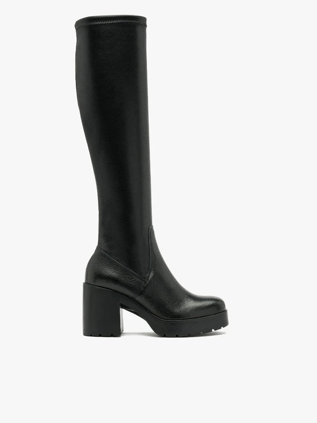 Black knee boots with stretch shaft